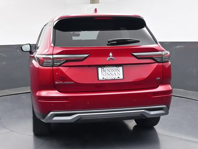 2025 Red Mitsubishi Outlander SE FWD SUV
