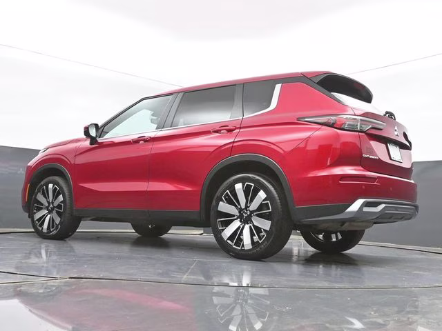 2025 Red Mitsubishi Outlander SE FWD SUV