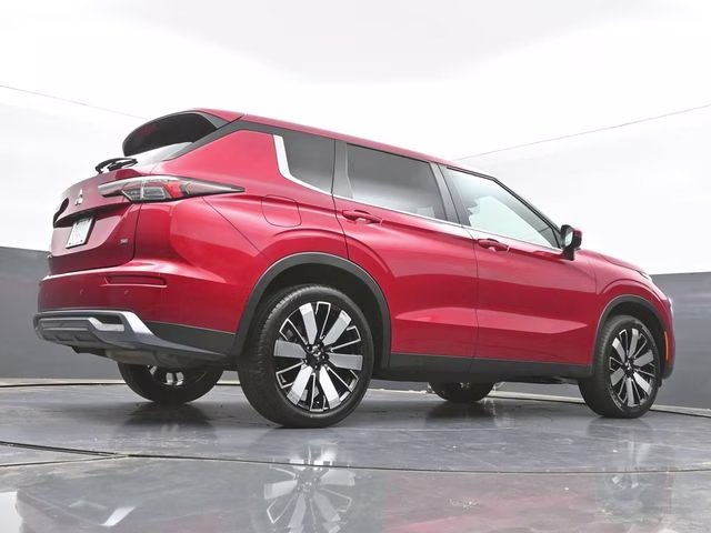 2025 Red Mitsubishi Outlander SE FWD SUV