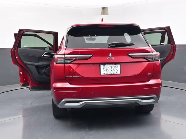 2025 Red Mitsubishi Outlander SE FWD SUV