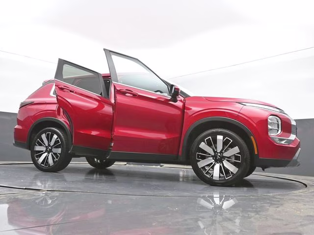 2025 Red Mitsubishi Outlander SE FWD SUV