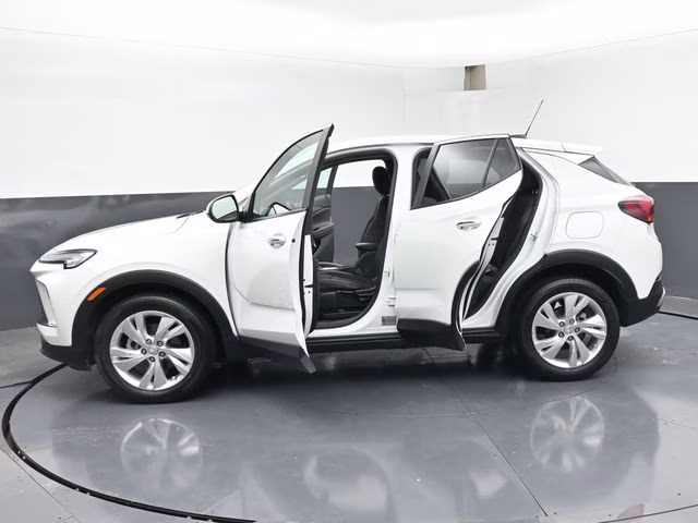 2024 Summit White Buick Encore GX Preferred FWD SUV
