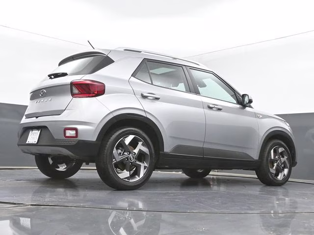 2025 Shimmering Silver Hyundai Venue SEL FWD SUV