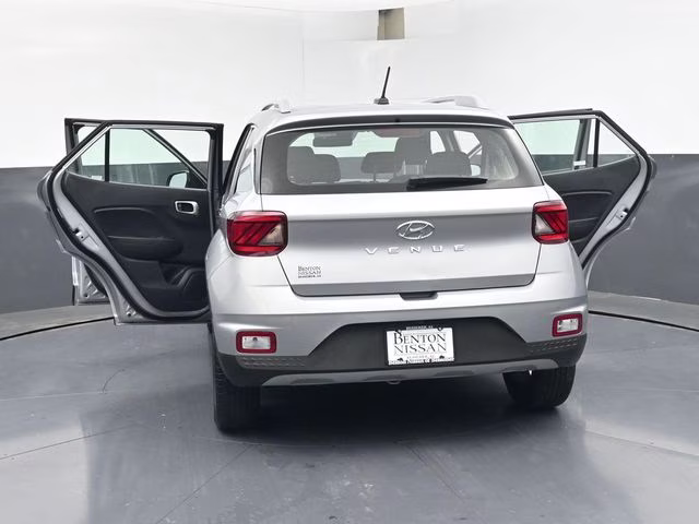 2025 Shimmering Silver Hyundai Venue SEL FWD SUV