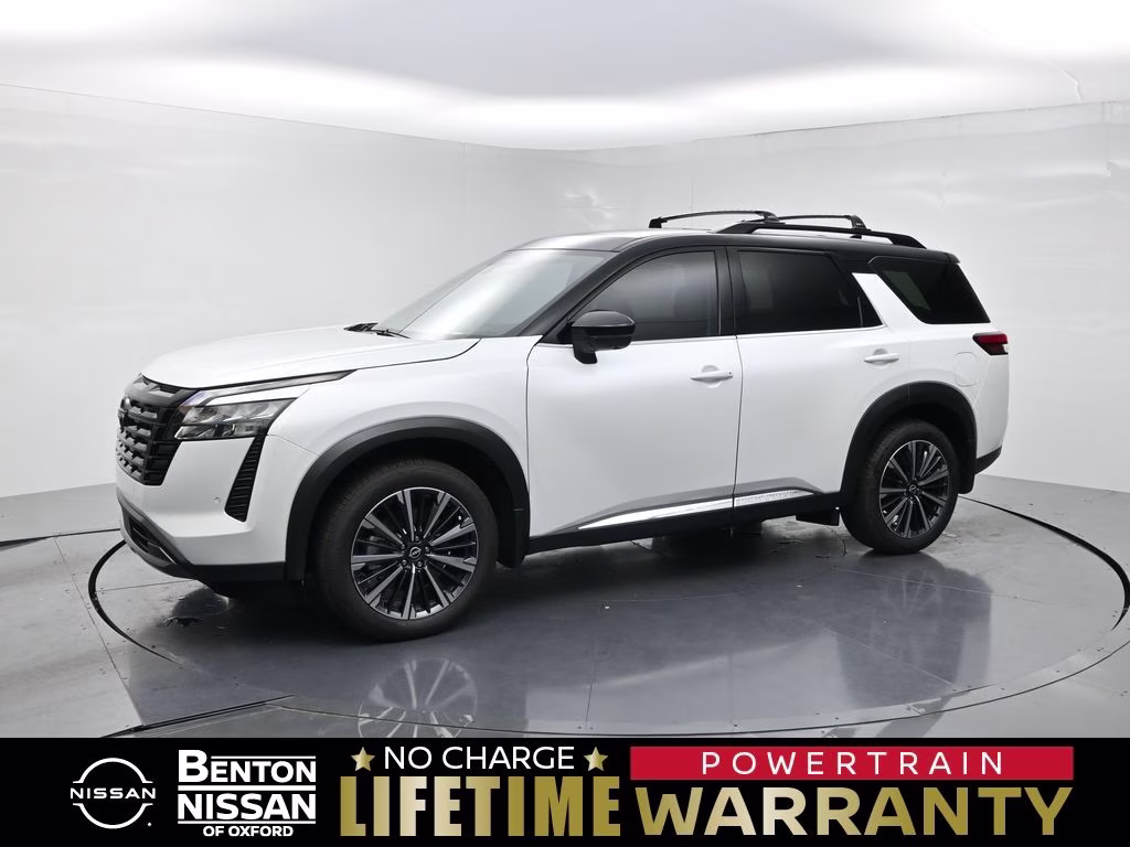 2026 Everest White Pearl/Black Nissan Pathfinder Platinum FWD SUV
