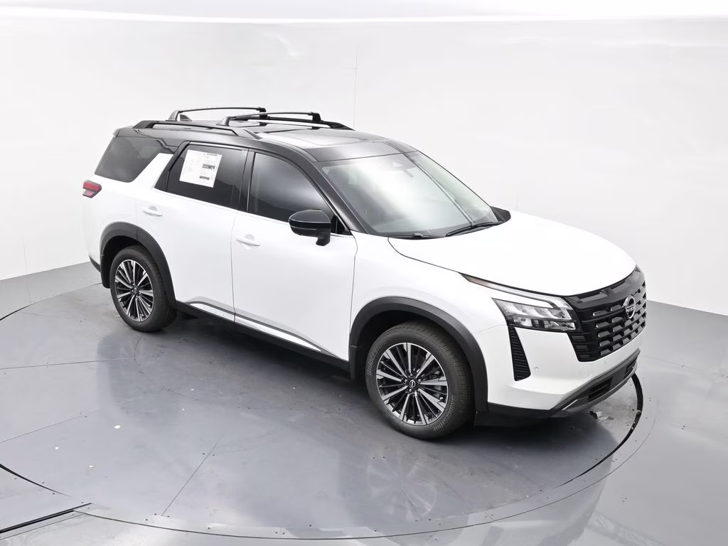 2026 Everest White Pearl/Black Nissan Pathfinder Platinum FWD SUV