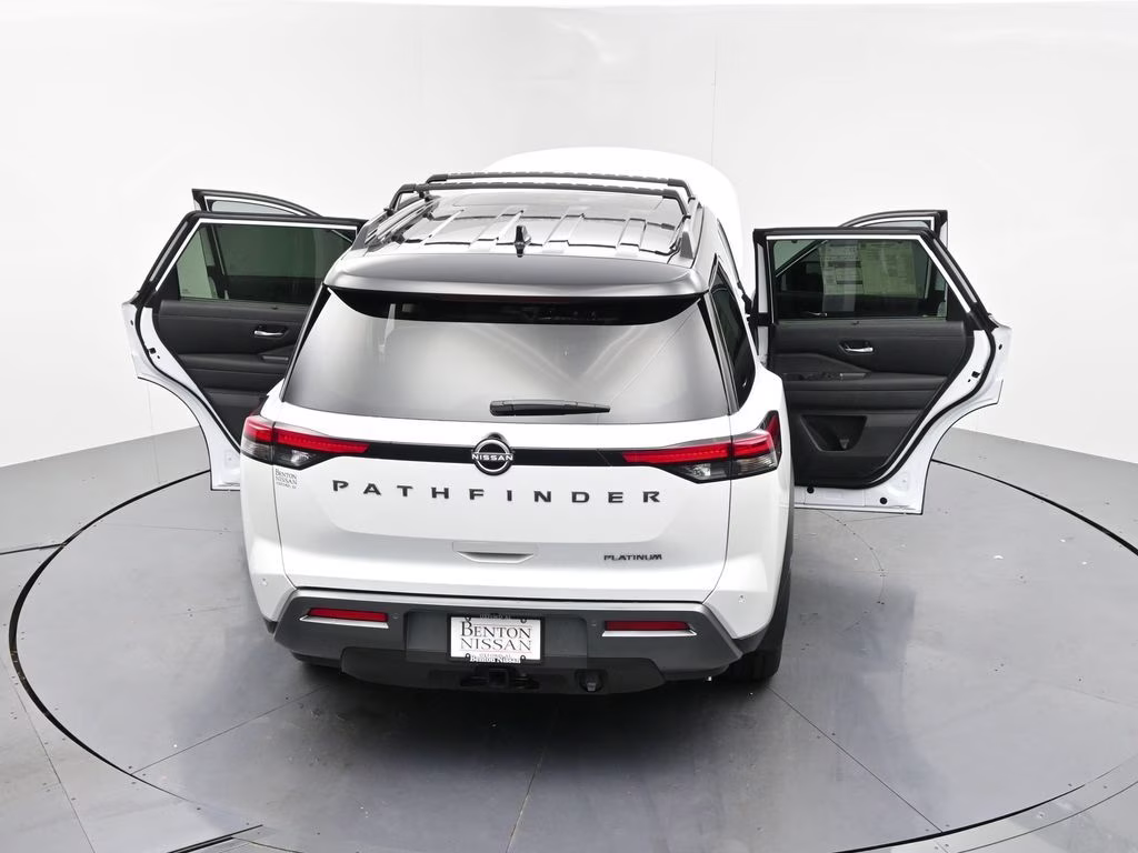 2026 Everest White Pearl/Black Nissan Pathfinder Platinum FWD SUV