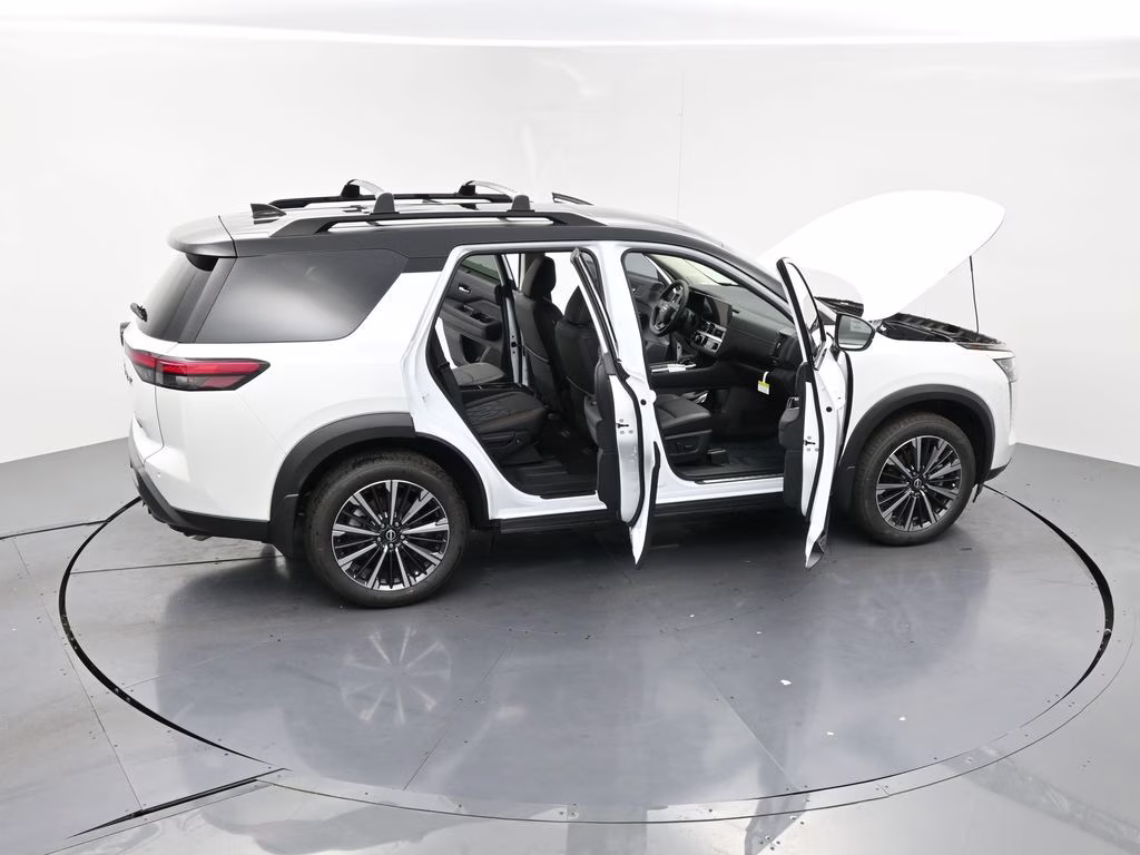 2026 Everest White Pearl/Black Nissan Pathfinder Platinum FWD SUV