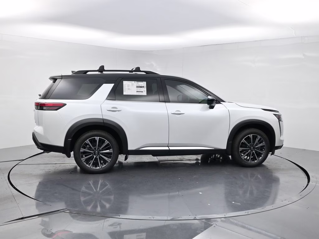 2026 Everest White Pearl/Black Nissan Pathfinder Platinum FWD SUV