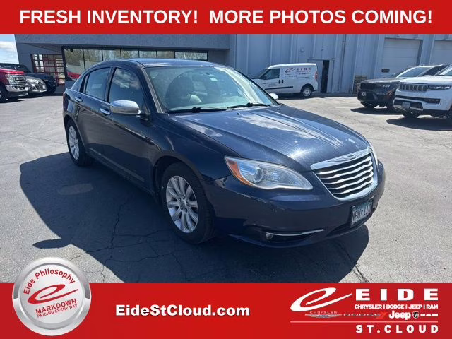 2013 True Blue Pearlcoat Chrysler 200 Limited FWD Sedan