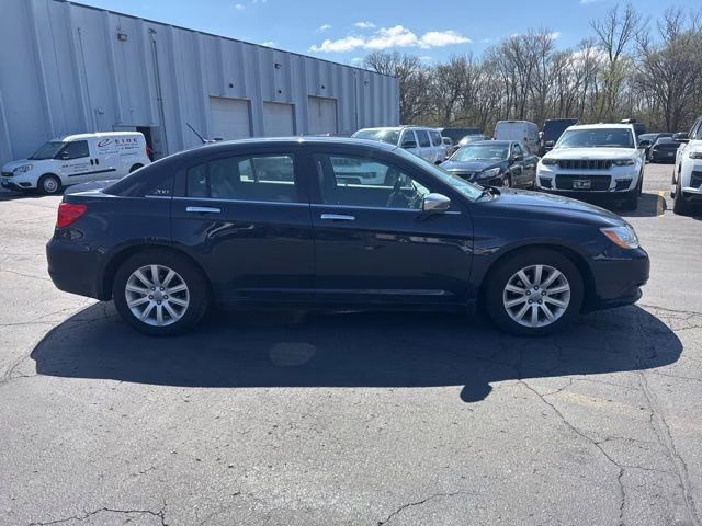 2013 True Blue Pearlcoat Chrysler 200 Limited FWD Sedan