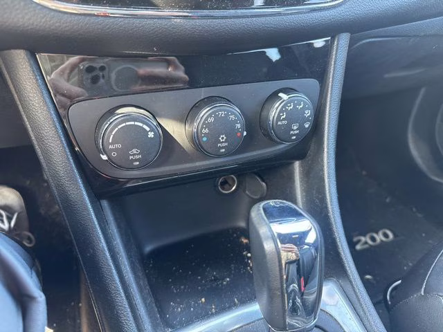 2013 True Blue Pearlcoat Chrysler 200 Limited FWD Sedan