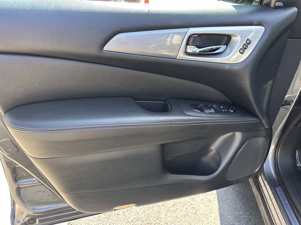 2019 Gun Metallic Nissan Pathfinder SL FWD SUV