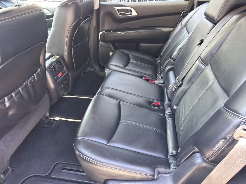 2019 Gun Metallic Nissan Pathfinder SL FWD SUV