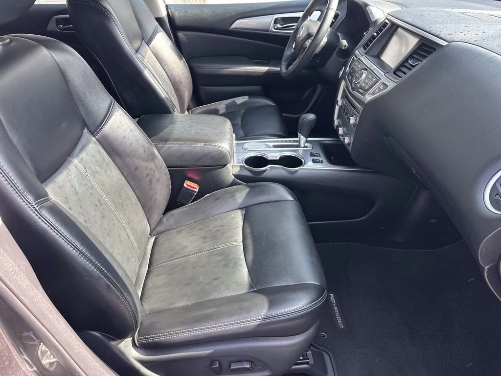 2019 Gun Metallic Nissan Pathfinder SL FWD SUV