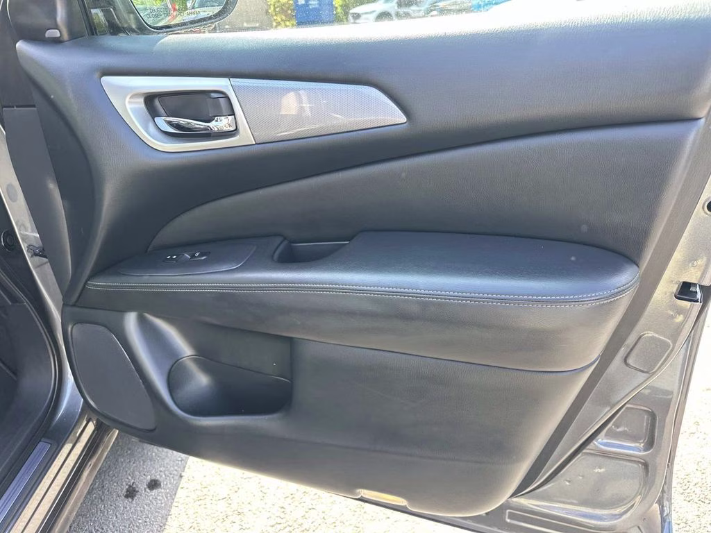 2019 Gun Metallic Nissan Pathfinder SL FWD SUV
