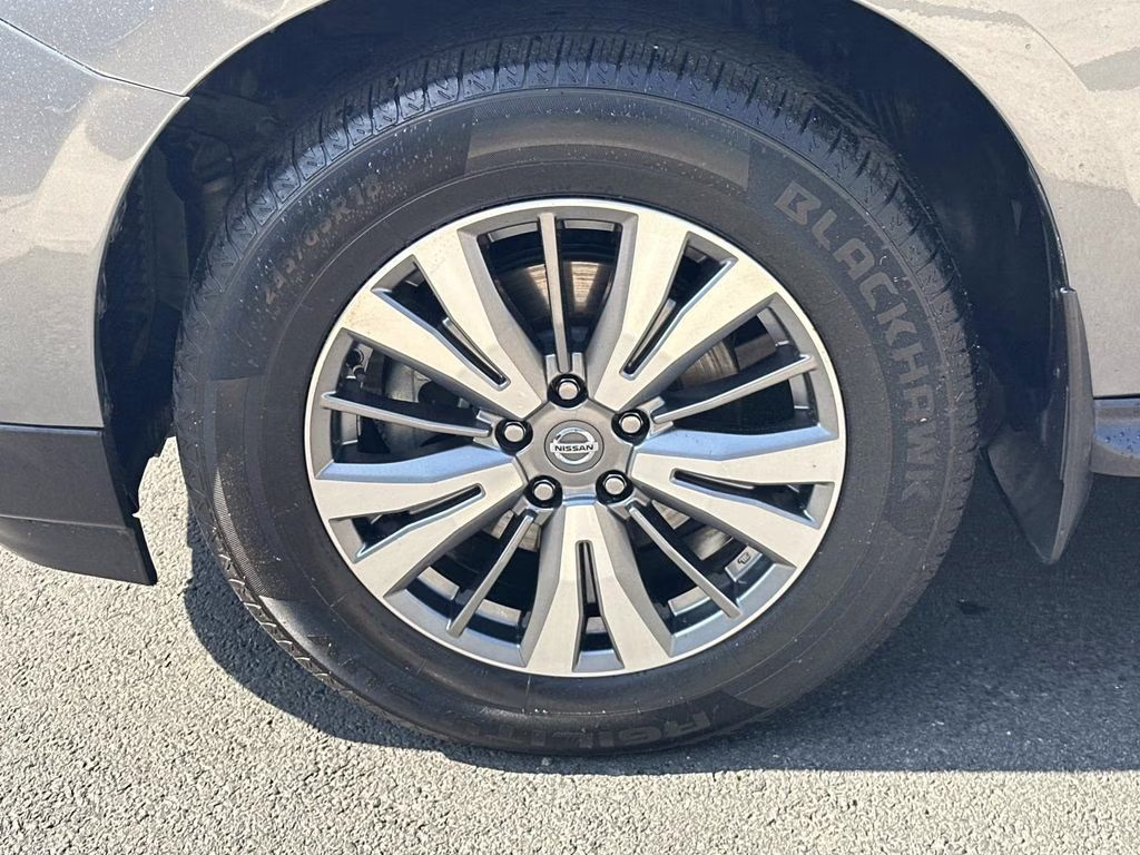 2019 Gun Metallic Nissan Pathfinder SL FWD SUV