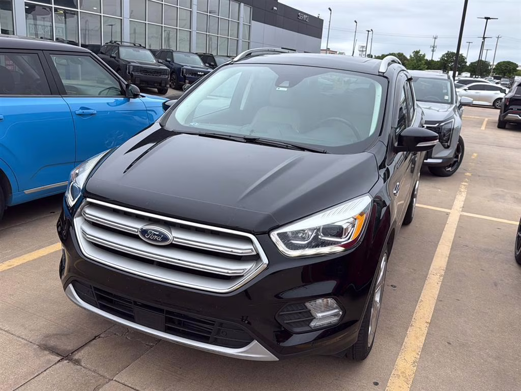 2019 Agate Black Metallic Ford Escape Titanium FWD SUV