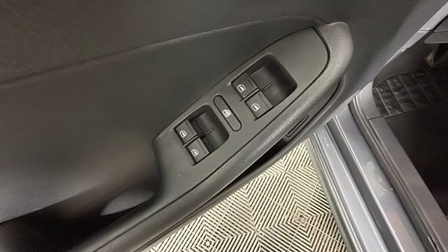 2014 Platinum Gray Metallic Volkswagen Jetta 2.0L S FWD Sedan