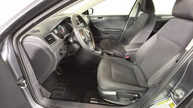 2014 Platinum Gray Metallic Volkswagen Jetta 2.0L S FWD Sedan
