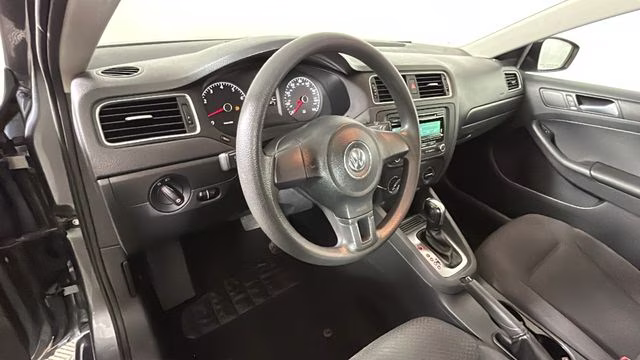 2014 Platinum Gray Metallic Volkswagen Jetta 2.0L S FWD Sedan
