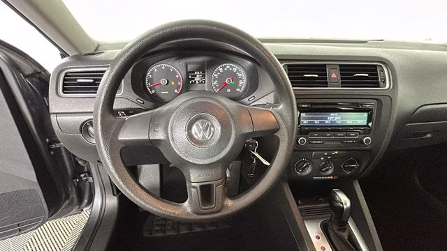 2014 Platinum Gray Metallic Volkswagen Jetta 2.0L S FWD Sedan