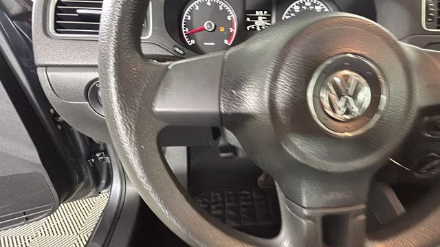 2014 Platinum Gray Metallic Volkswagen Jetta 2.0L S FWD Sedan