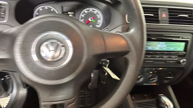 2014 Platinum Gray Metallic Volkswagen Jetta 2.0L S FWD Sedan