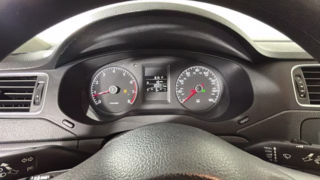 2014 Platinum Gray Metallic Volkswagen Jetta 2.0L S FWD Sedan