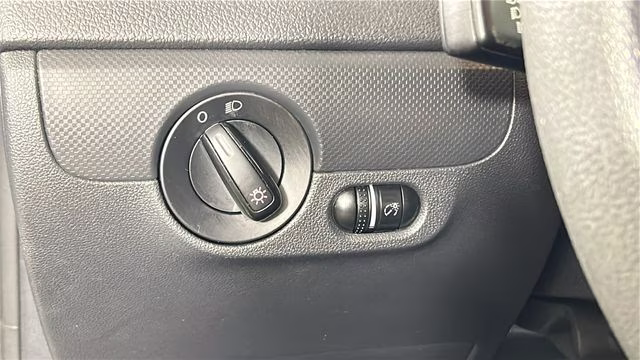 2014 Platinum Gray Metallic Volkswagen Jetta 2.0L S FWD Sedan