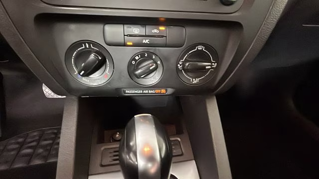 2014 Platinum Gray Metallic Volkswagen Jetta 2.0L S FWD Sedan