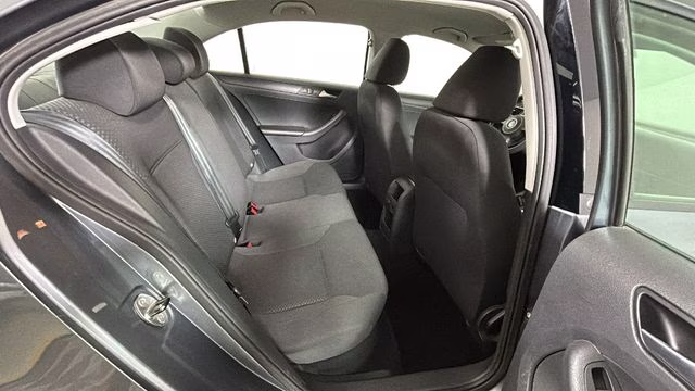 2014 Platinum Gray Metallic Volkswagen Jetta 2.0L S FWD Sedan