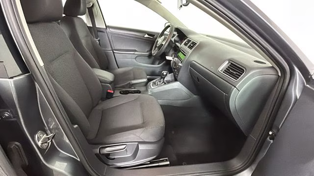 2014 Platinum Gray Metallic Volkswagen Jetta 2.0L S FWD Sedan
