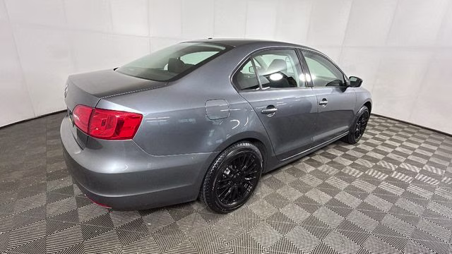 2014 Platinum Gray Metallic Volkswagen Jetta 2.0L S FWD Sedan