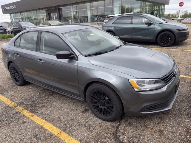 2014 Platinum Gray Metallic Volkswagen Jetta 2.0L S FWD Sedan