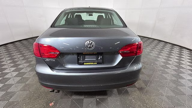 2014 Platinum Gray Metallic Volkswagen Jetta 2.0L S FWD Sedan