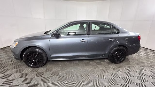 2014 Platinum Gray Metallic Volkswagen Jetta 2.0L S FWD Sedan