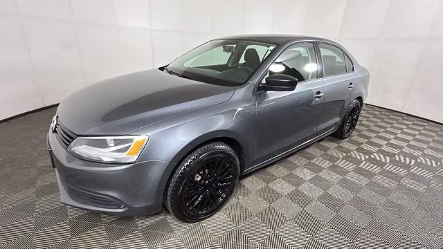 2014 Platinum Gray Metallic Volkswagen Jetta 2.0L S FWD Sedan