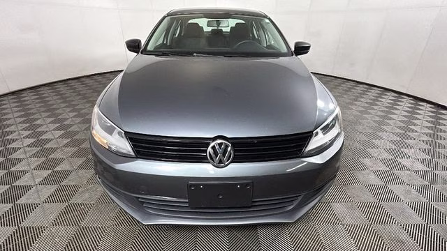 2014 Platinum Gray Metallic Volkswagen Jetta 2.0L S FWD Sedan