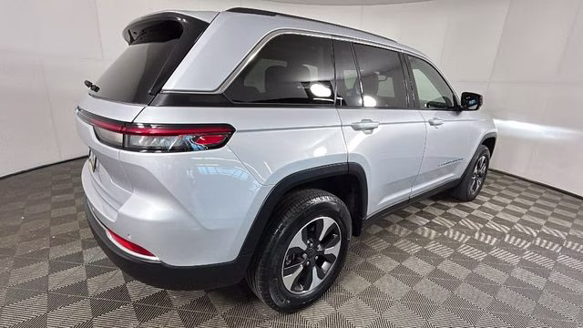 2023 Silver Zynith Jeep Grand Cherokee 4xe 4X4 SUV