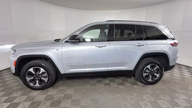 2023 Silver Zynith Jeep Grand Cherokee 4xe 4X4 SUV