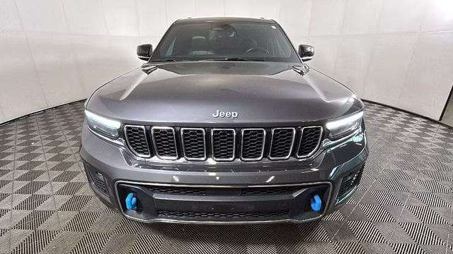 2023 Baltic Gray Metallic Clearcoat Jeep Grand Cherokee Overland 4xe 4X4 SUV