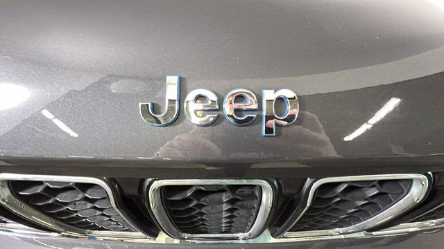 2023 Baltic Gray Metallic Clearcoat Jeep Grand Cherokee Overland 4xe 4X4 SUV