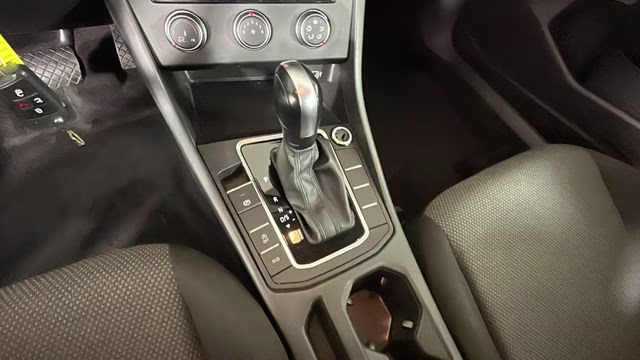 2019 Pure White Volkswagen Jetta 1.4T SE FWD Sedan