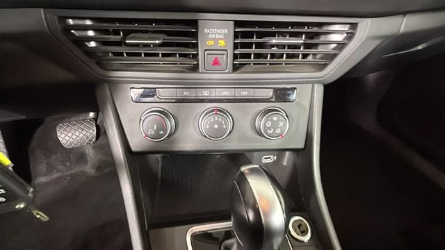 2019 Pure White Volkswagen Jetta 1.4T SE FWD Sedan