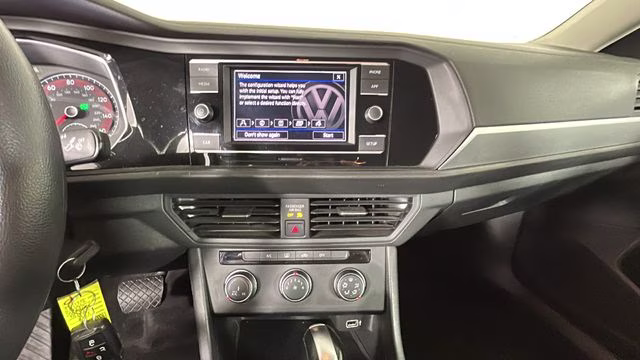 2019 Pure White Volkswagen Jetta 1.4T SE FWD Sedan