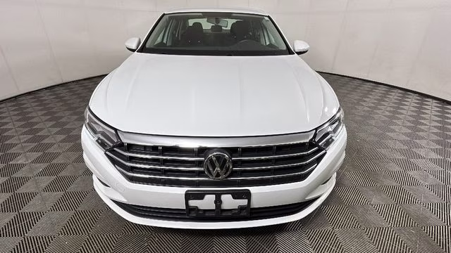 2019 Pure White Volkswagen Jetta 1.4T SE FWD Sedan