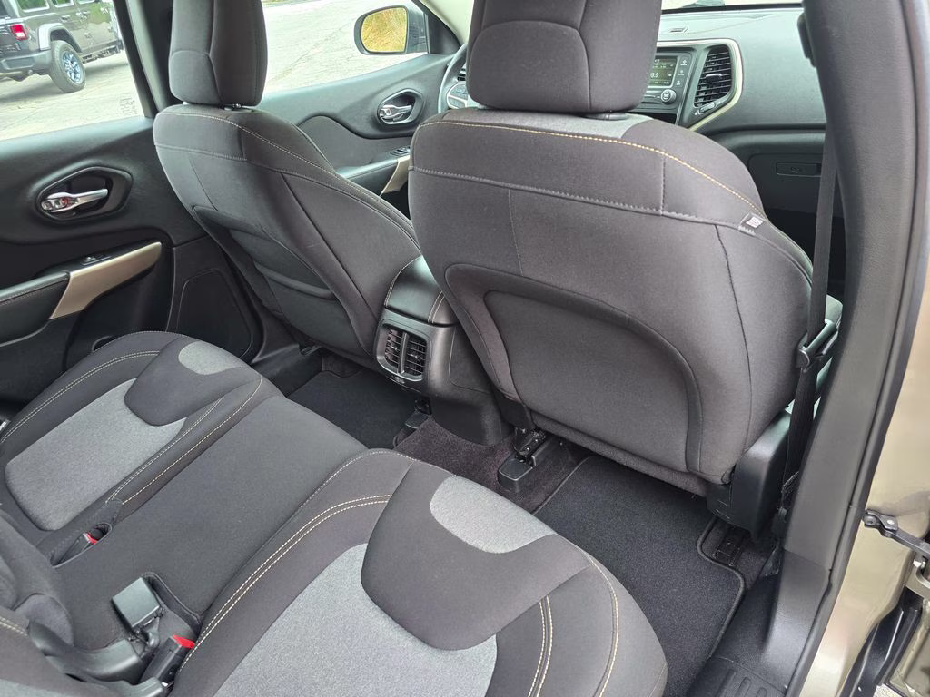 2017 Light Brownstone Pearlcoat Jeep Cherokee Sport 4X4 SUV