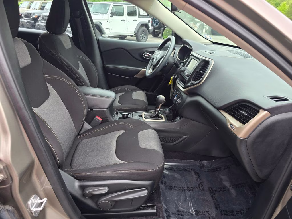2017 Light Brownstone Pearlcoat Jeep Cherokee Sport 4X4 SUV
