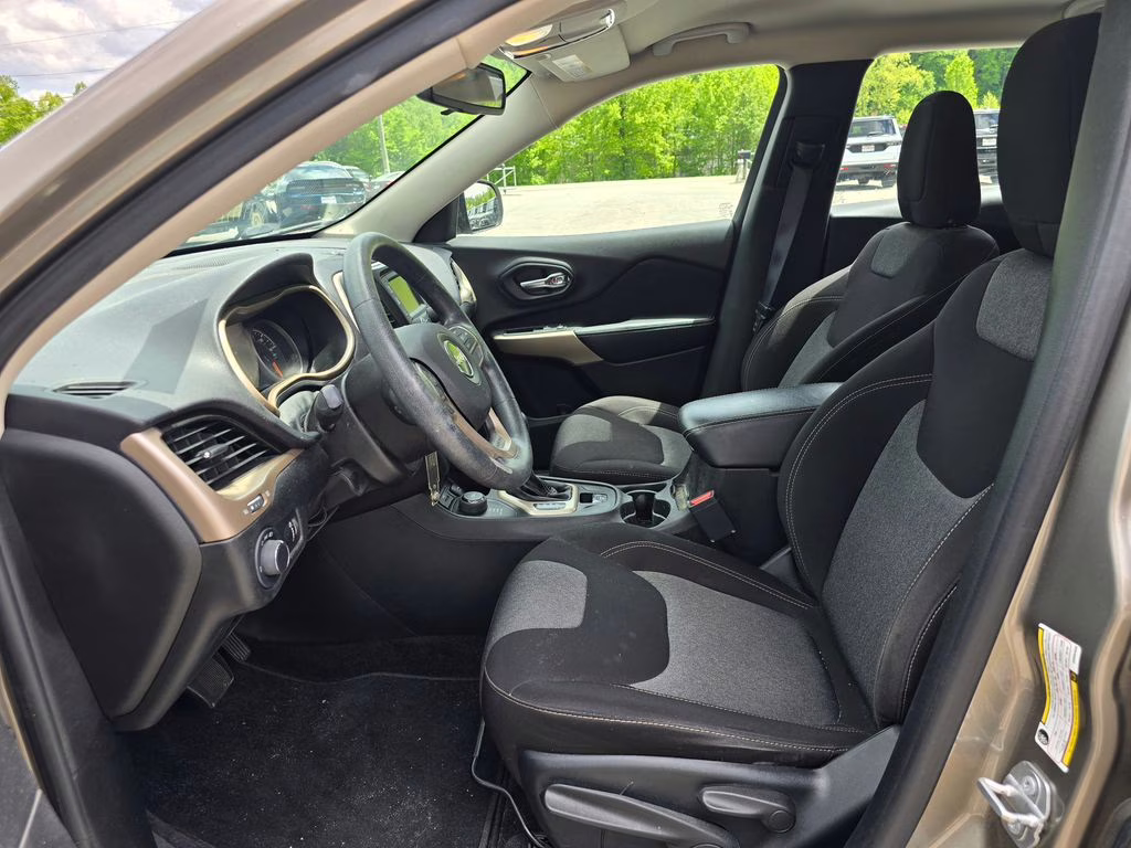 2017 Light Brownstone Pearlcoat Jeep Cherokee Sport 4X4 SUV
